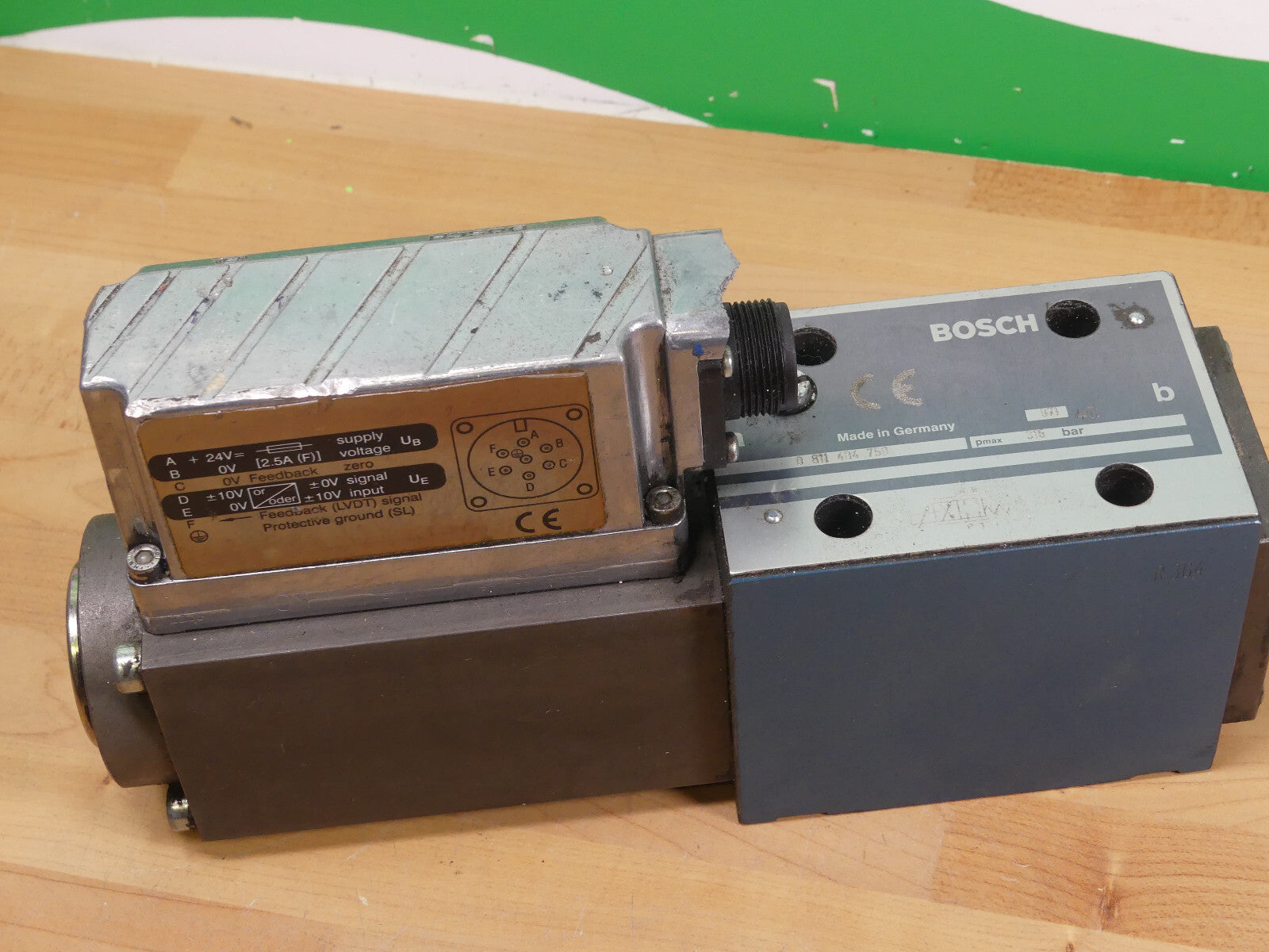BOSCH Prop. Wegeventil  0 811 404 750  S.Bilder abdeckung beschödigt