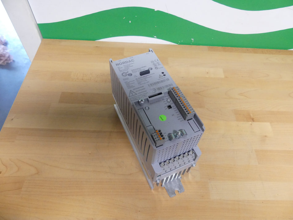 Nordac Frequenzumrichter SK 511E-550-340-A MIT SK TU3-CTR