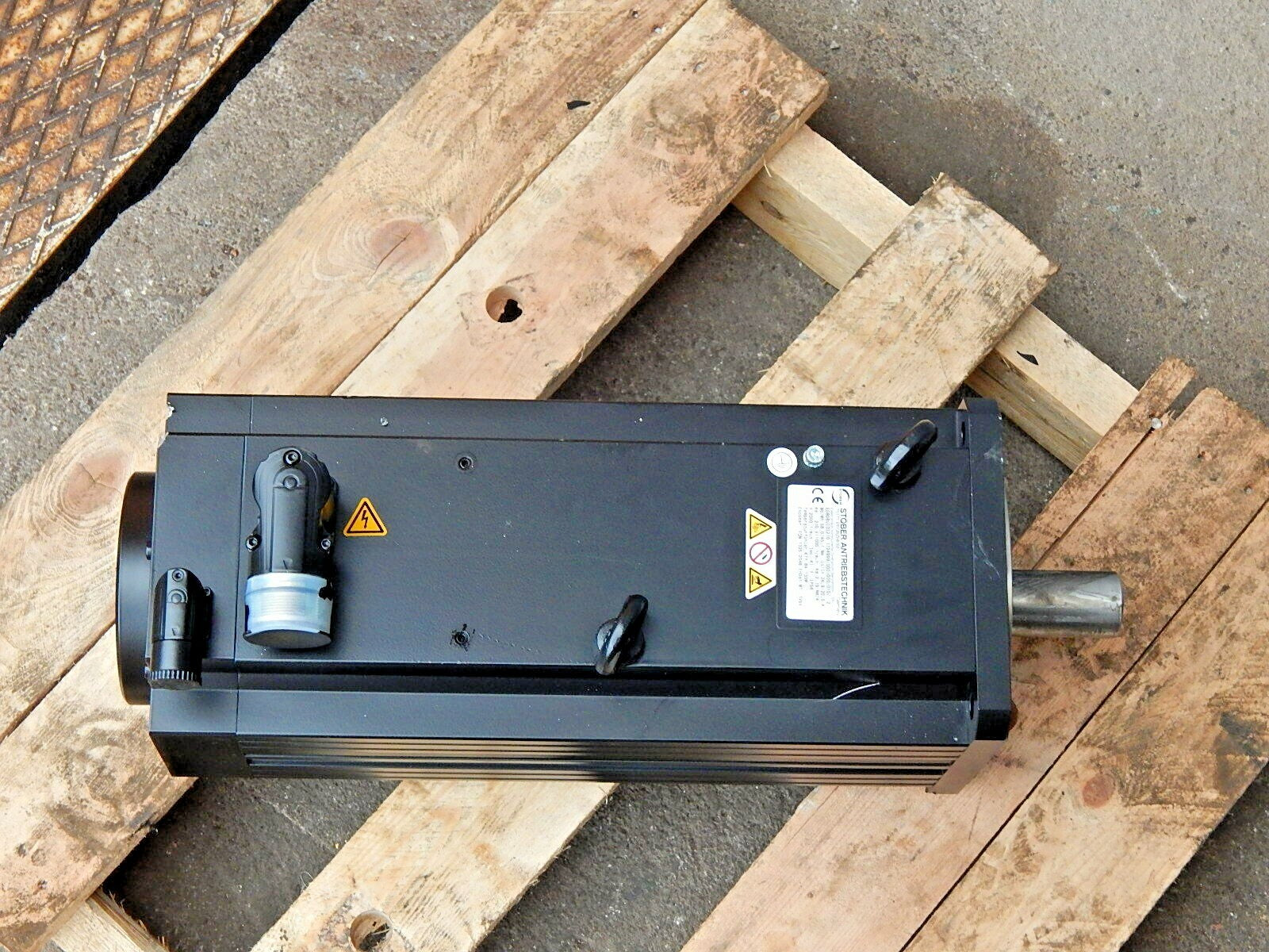 Stöber Drehstom Servomotor ED808UIOI210 // ED808U101210 Leicht gekratz s.Bilder