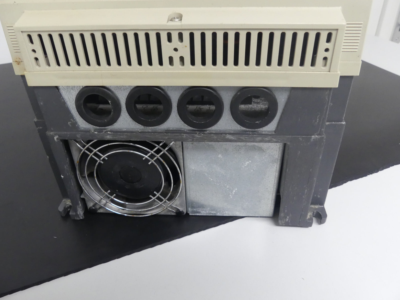 Hitachi Frequenzumrichter KFU-VWS 8.0 HF 3 EA Inverter 5,5 kW