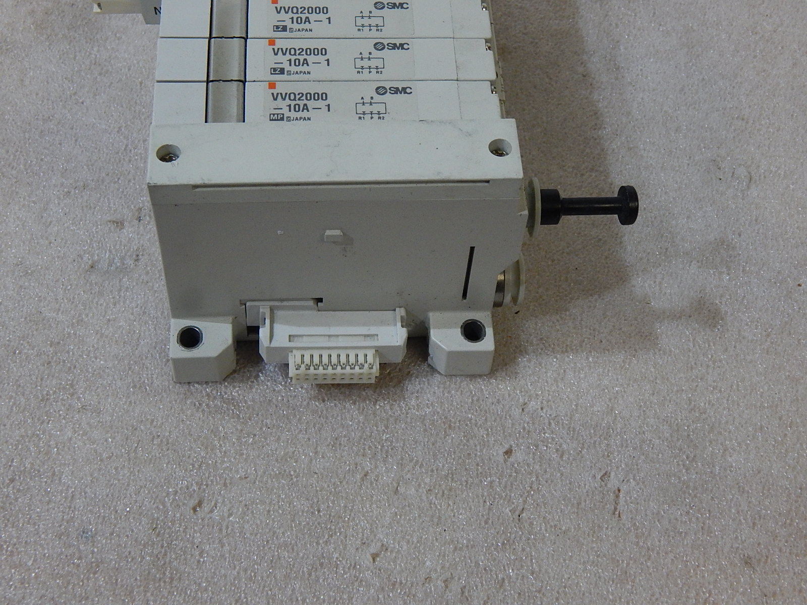 SMC  VQ2-LOF01 // V V Q2000-1-10A-1   Ventilinsel Magnetventil