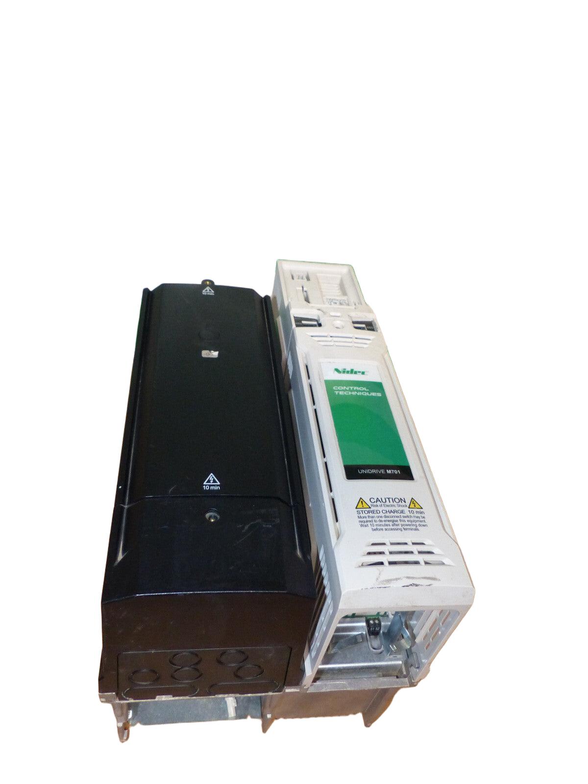 Nidec CONTROL TECHNIQUES UNIDRIVE M700-064 00350A 18.5kW  onhe deckel s.Bilder