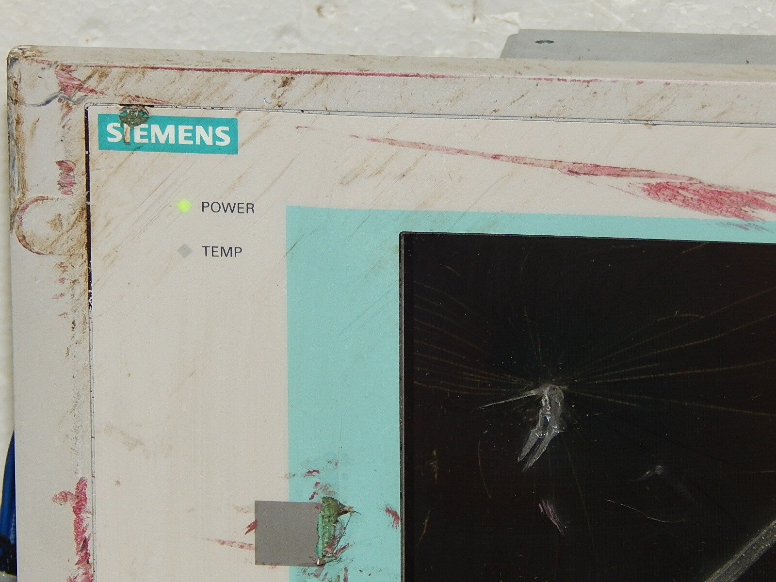 Siemens Simatic Panel PC 677B (AC) 15 Touch A5E02486984 Bildschirm gebrochen