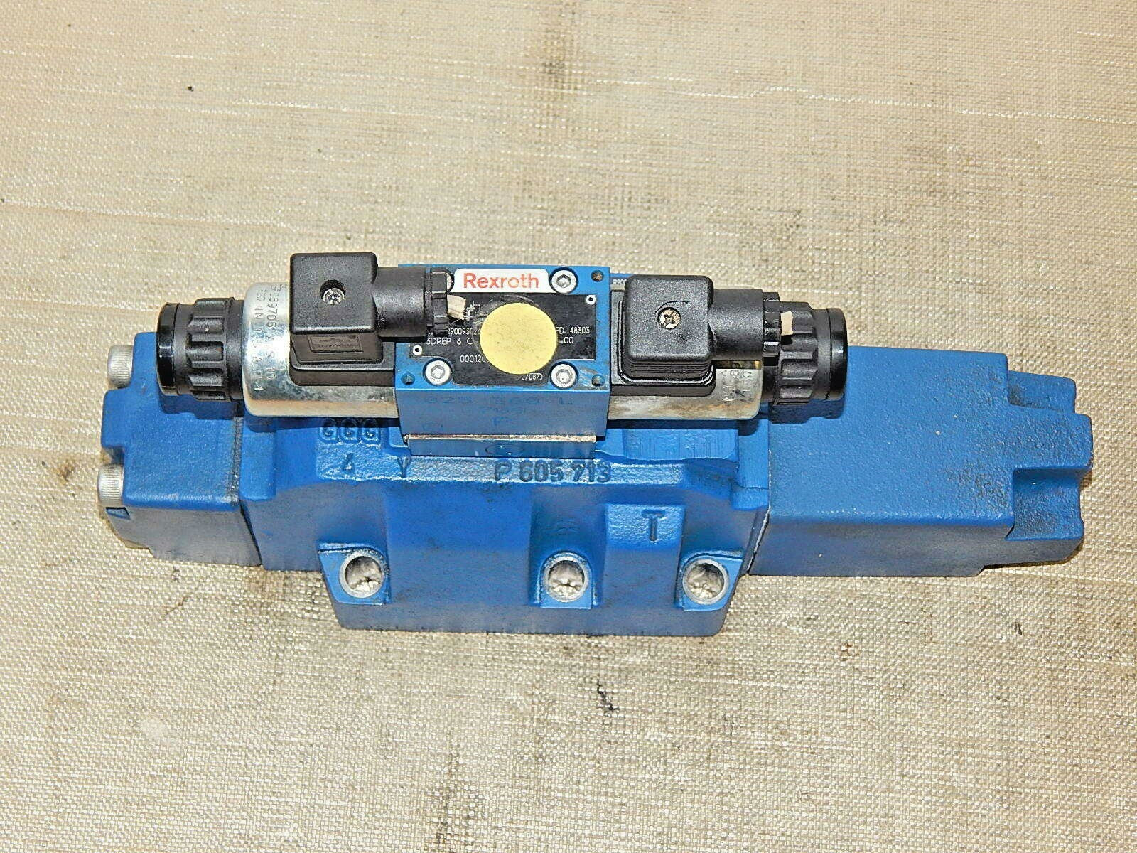 Rexroth R900949376FD  4WRZ 25 W6-325-70/6EG24N9ETK4/D3V  Regelventil used