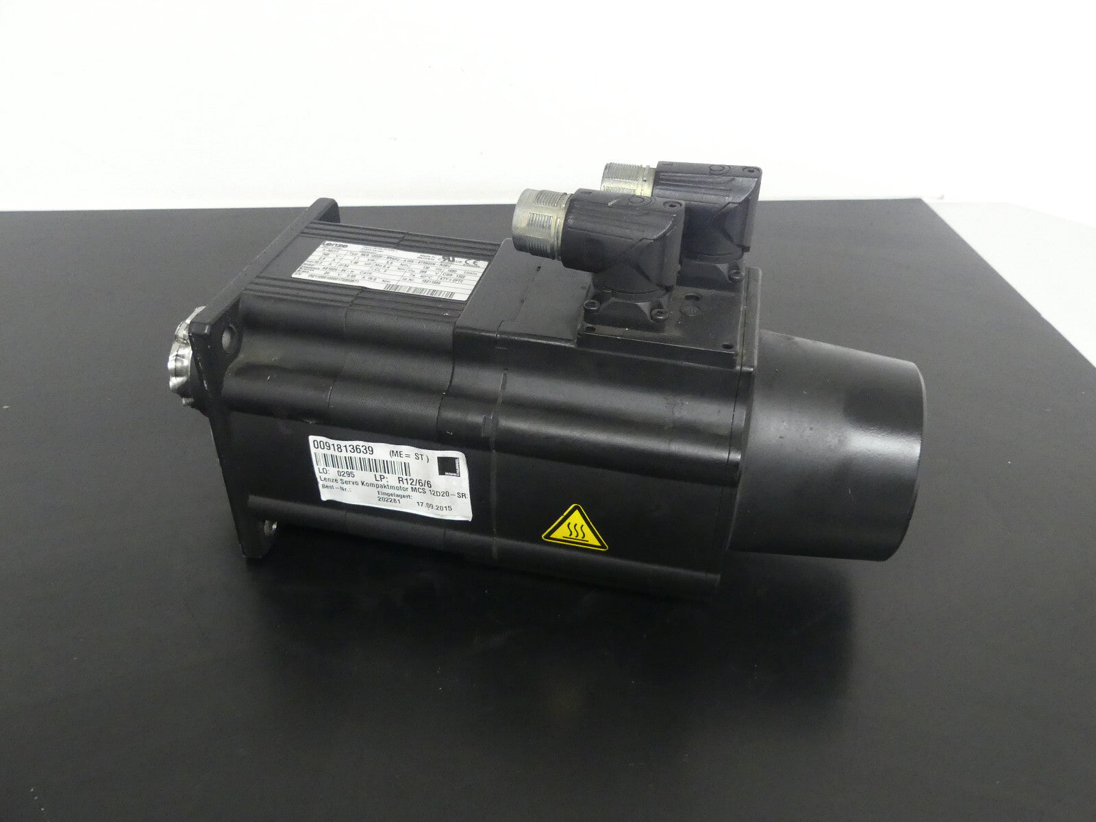 lenze MCS 12D20-SRSP2-A19N-ST5S00N-R0SU  MCS 12D20SRSP2A19NST5S00NR0SU used