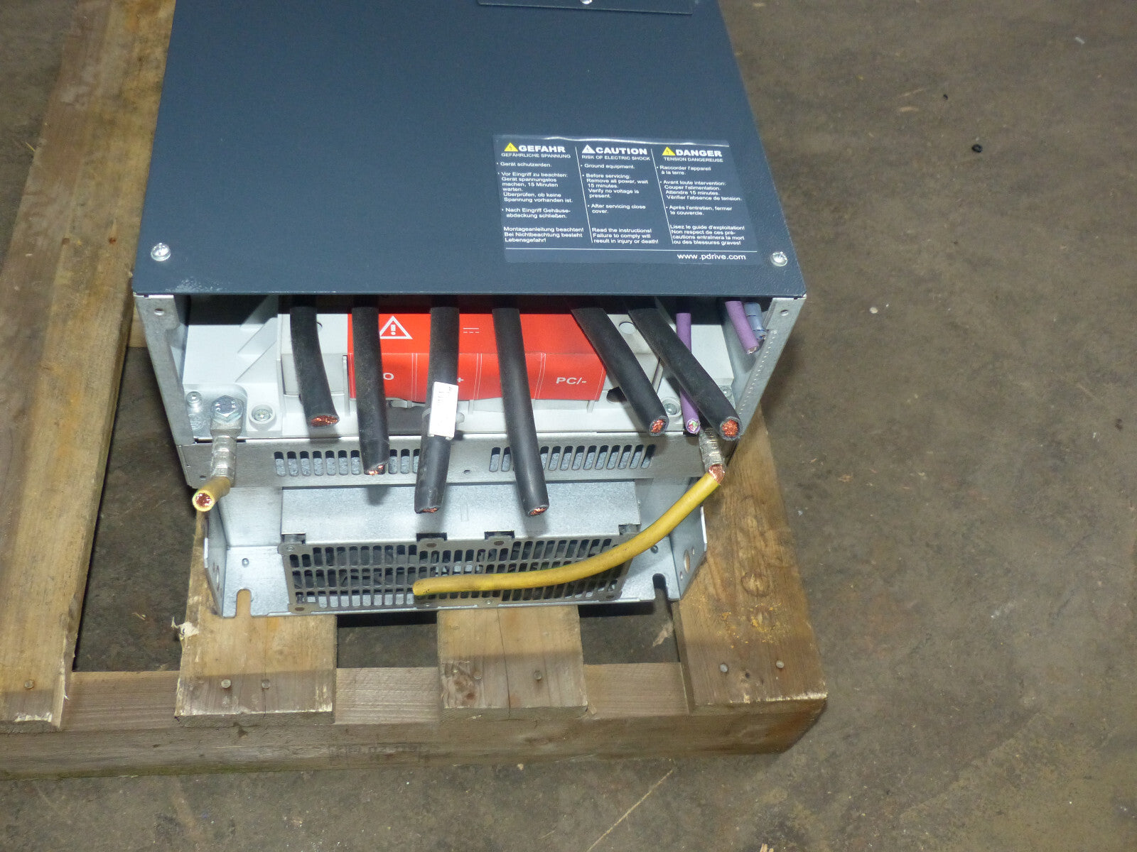 schneider pdrive mx eco 4v75 me4d75aaa inverter  75kw-111kva-100hp s.Bilder