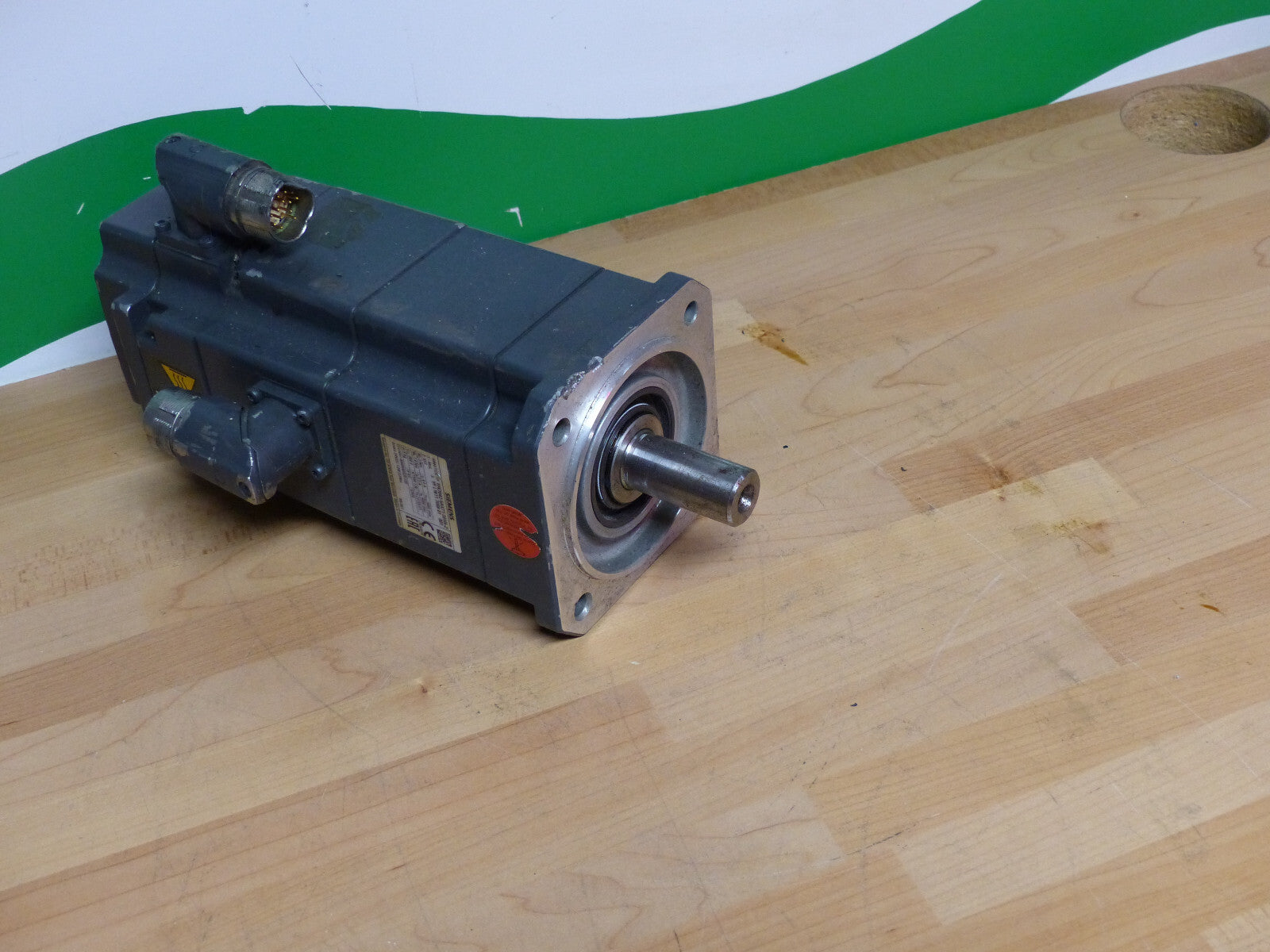 Siemens 1FK7042-5AK71-3EH5-Z  stecker leicht beschädigt  s.Bilder