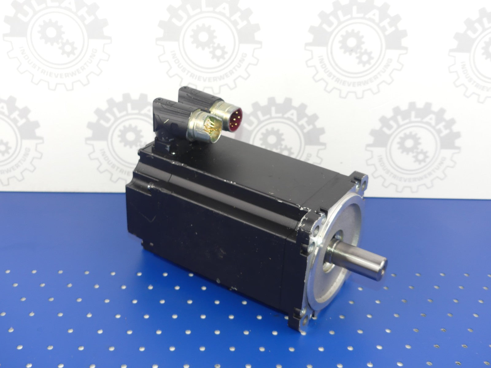 B&R 8LSA44.E3030D100-0  Servomotor