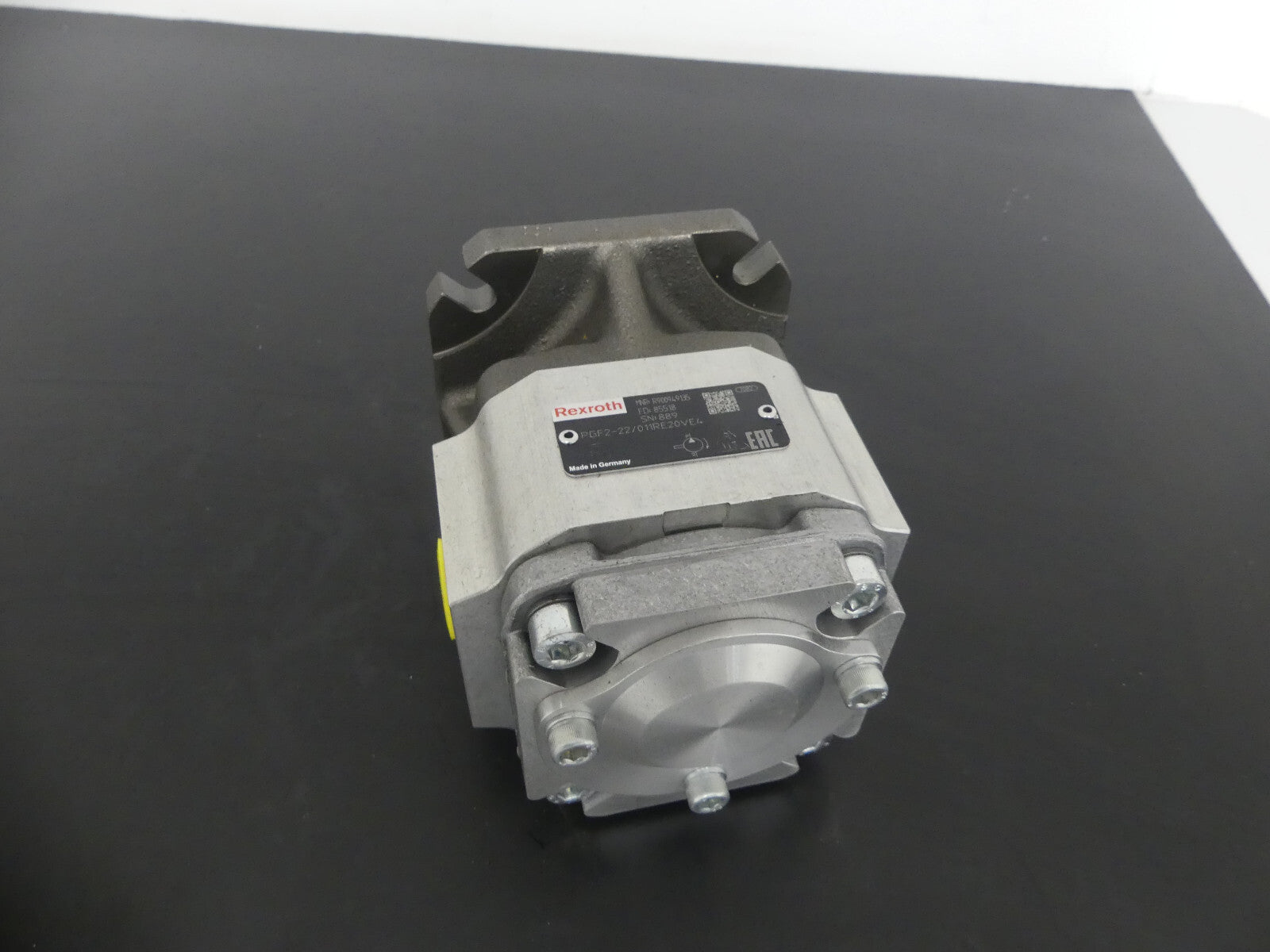 Rexroth R900949135  PGF2-22/011RE20VE4 Hydraulikpumpe