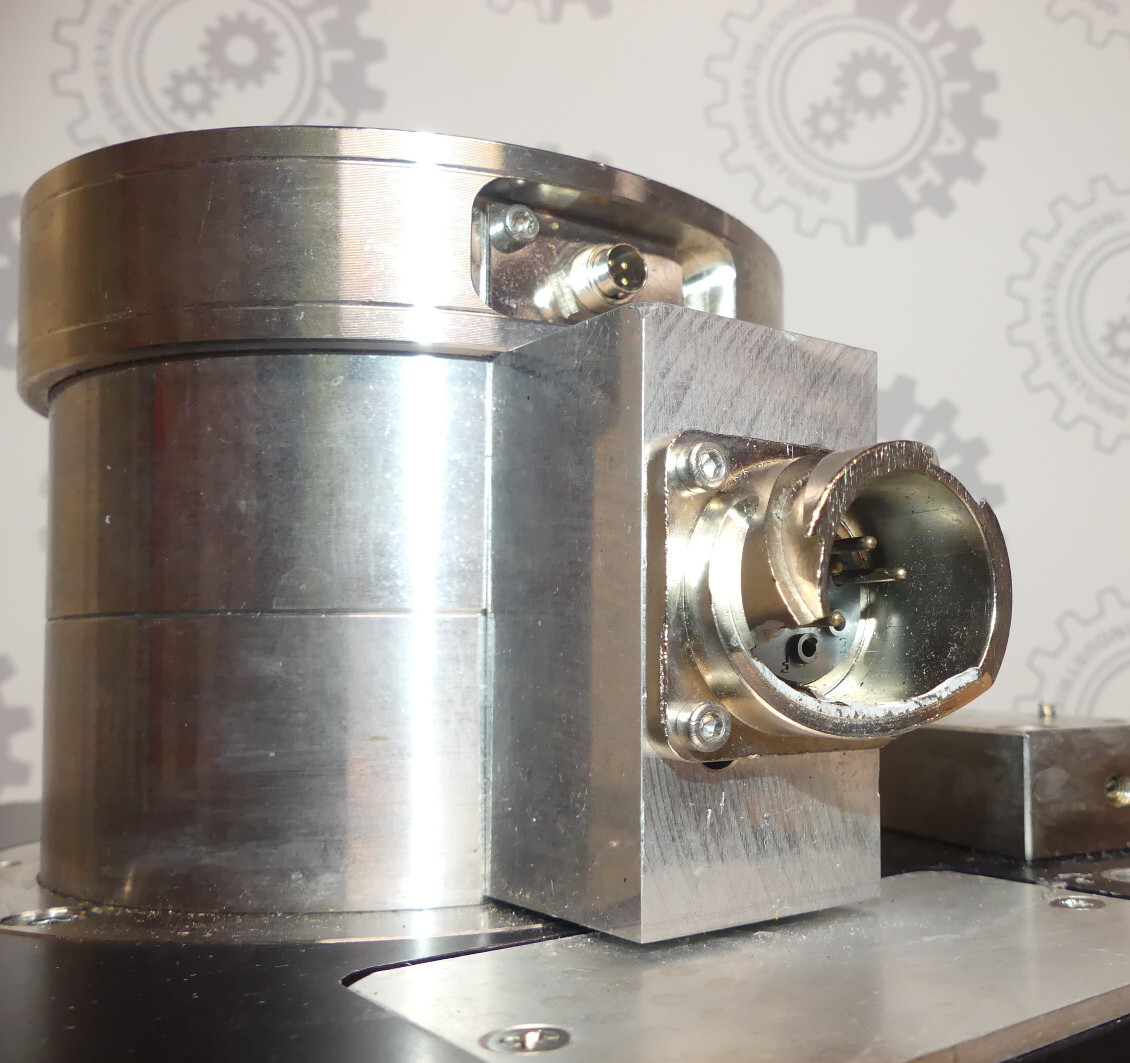 Oerlikon Leybold Vacuum TURBOVAC MAG 900 CT  MAG900CT Leicht Beschädigt s.Bilder