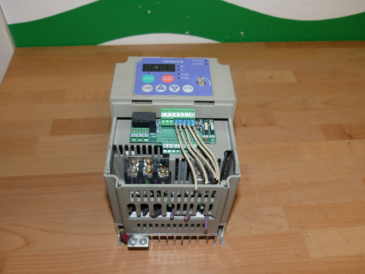 Hitachi SJ200-007NFE2 Frequenzumrichter onhe deckel  s.Bilder