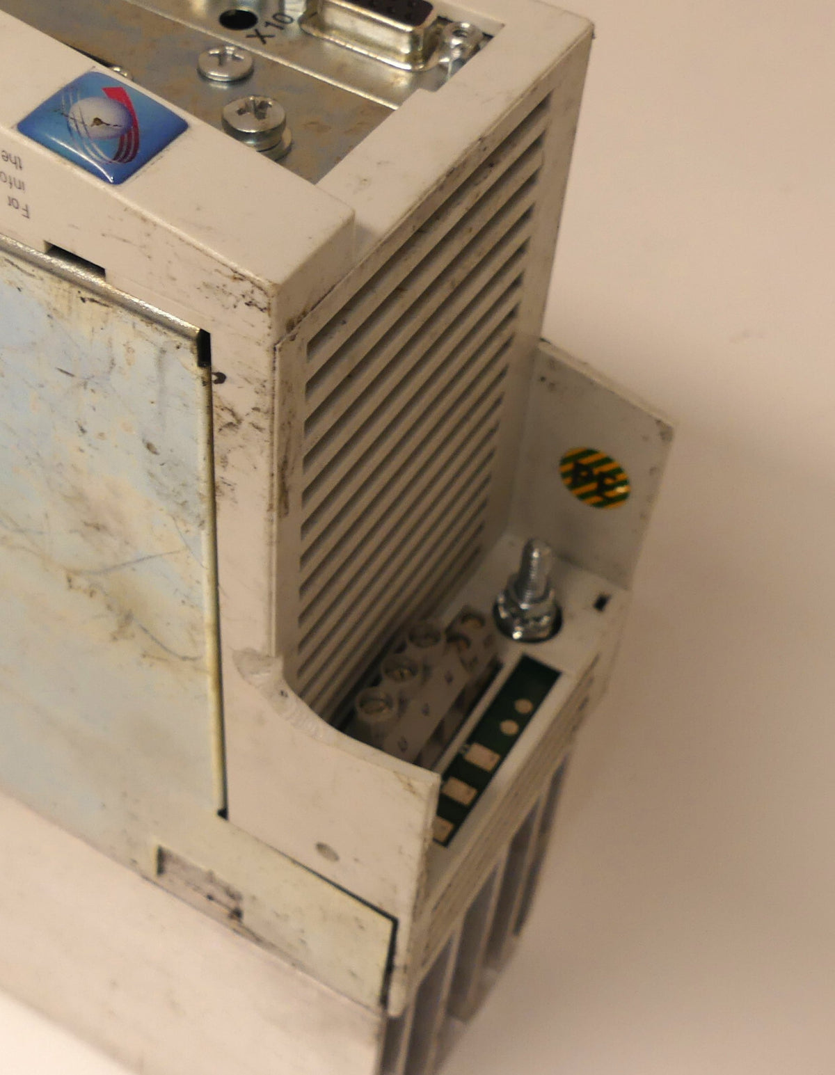 Lenze EVS9321-ESV004 Frequenzumrichter Beschädgit   s.Bilder