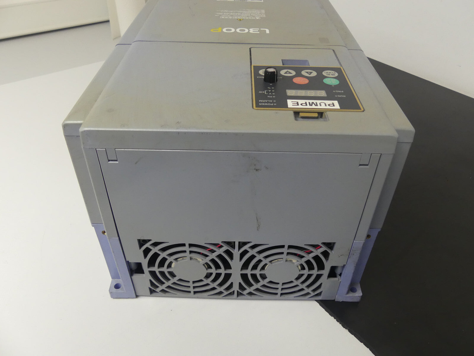 Frequenzumrichter Hitachi L300P - 300HFE2 s.Bilder