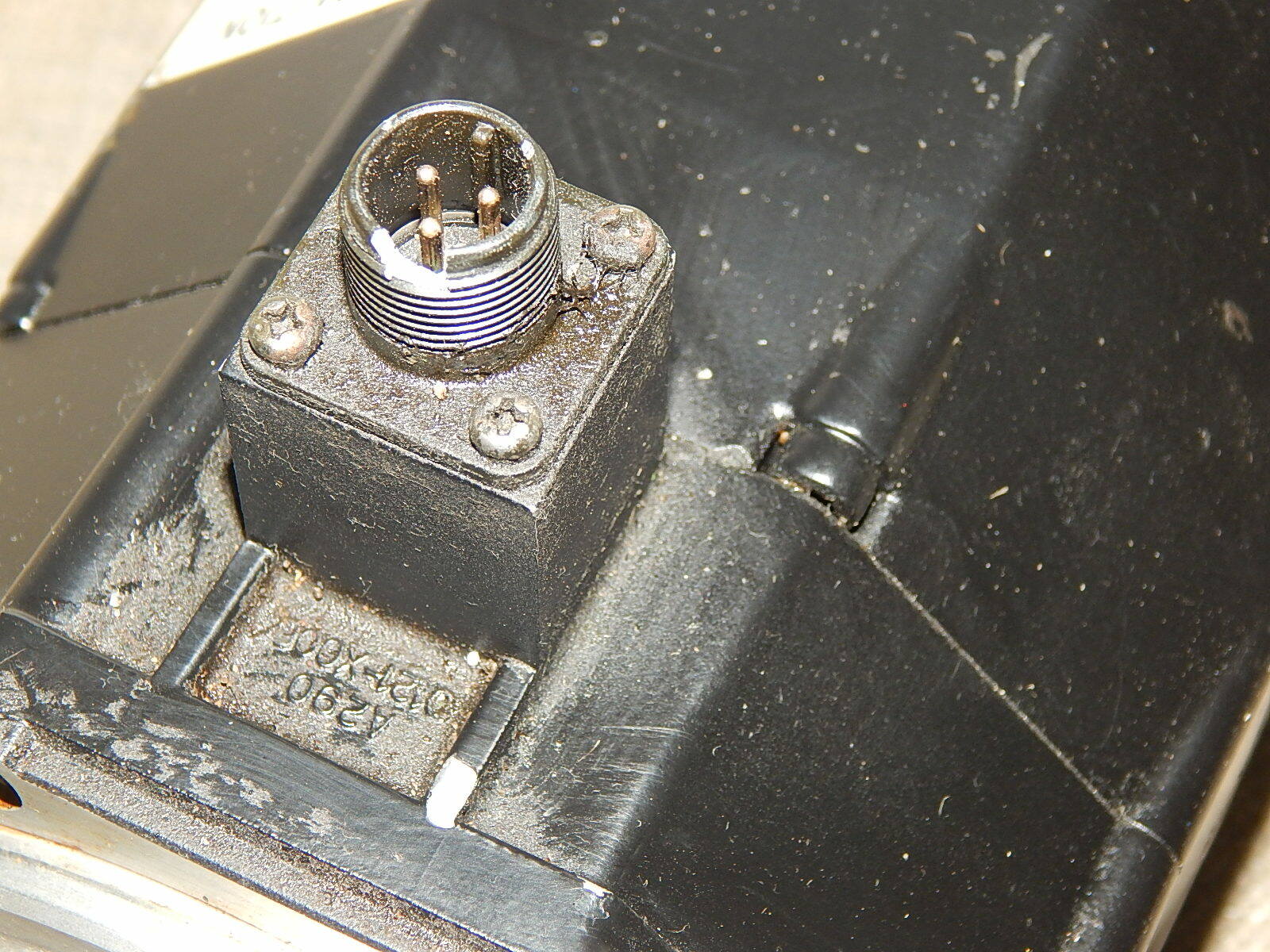 Fanuc AC Servo Motor 06/3000 A06B-0128-B675 #7075 Used, Deckel leicht gebrochen