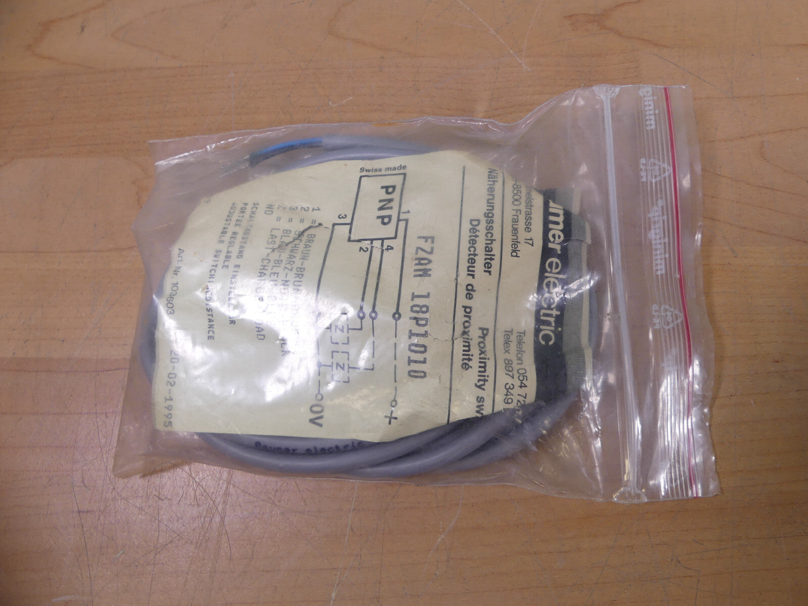 Baumer Reflexions-Lichttaster FZAM 18P1010 standard diffuse sensor