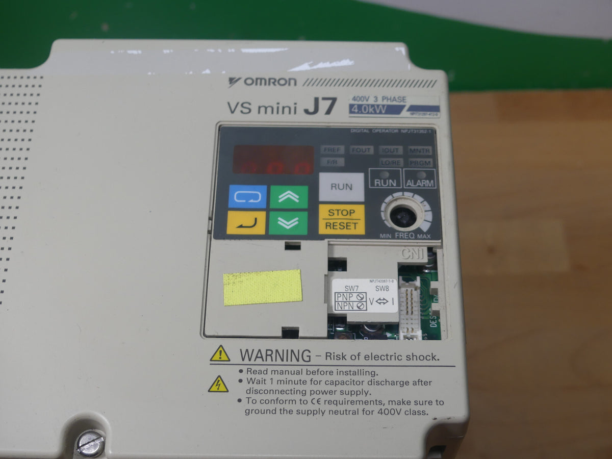 OMRON VS MINI J7  CIMR-J7AZ44P0