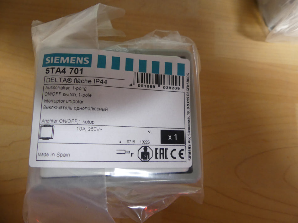 5 x Siemens Dig.Industr. AP IP44 Ausschalter 5TA4701 IP44