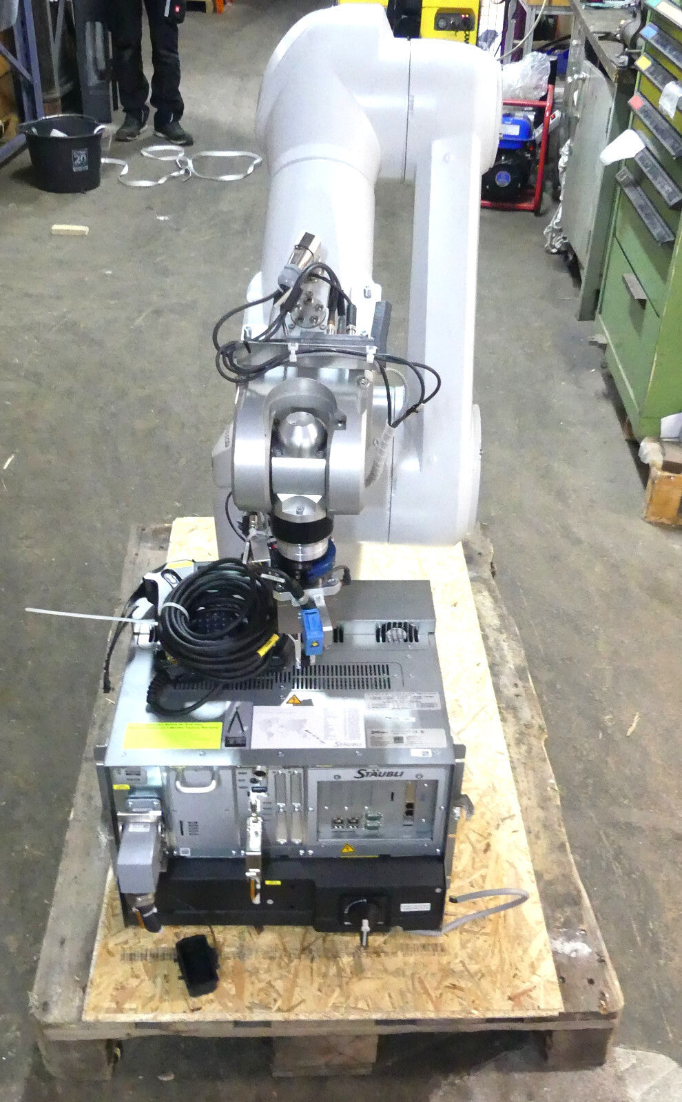 STÄUBLI  TX90L Industrieroboter + Steuerung CS8-TX90 Handbediengerät SP1 B.j2018