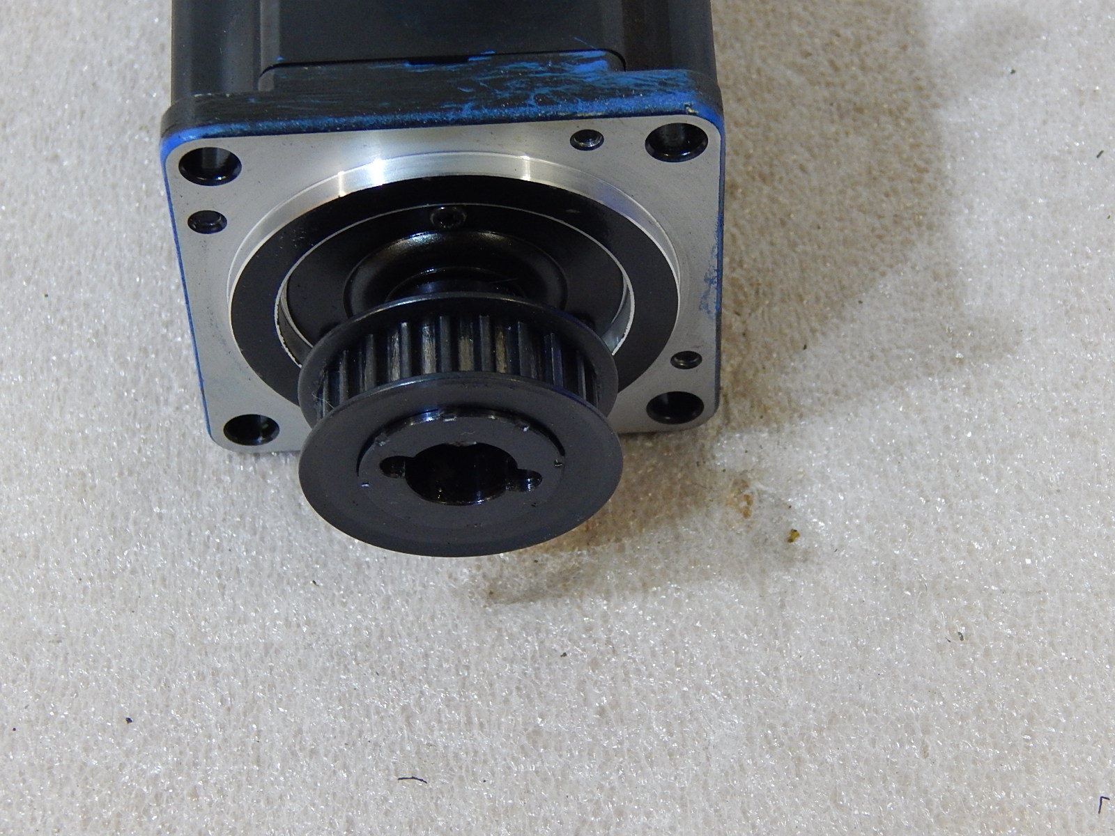 Yaskawa Electric AC Servo Motor SGMP-01AWYR12 0,89A  Used s. Bilder