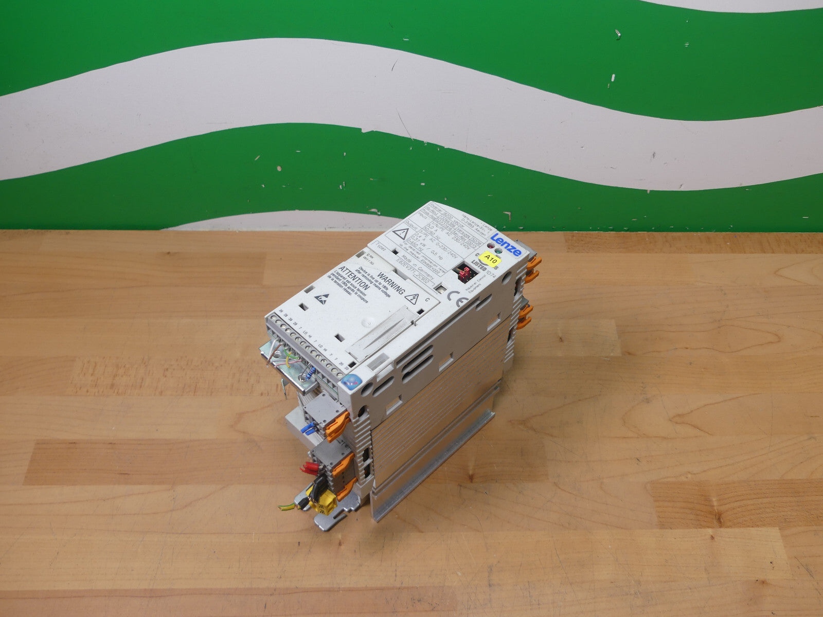 Lenze Frequenzumrichter  E82EV371_2C902