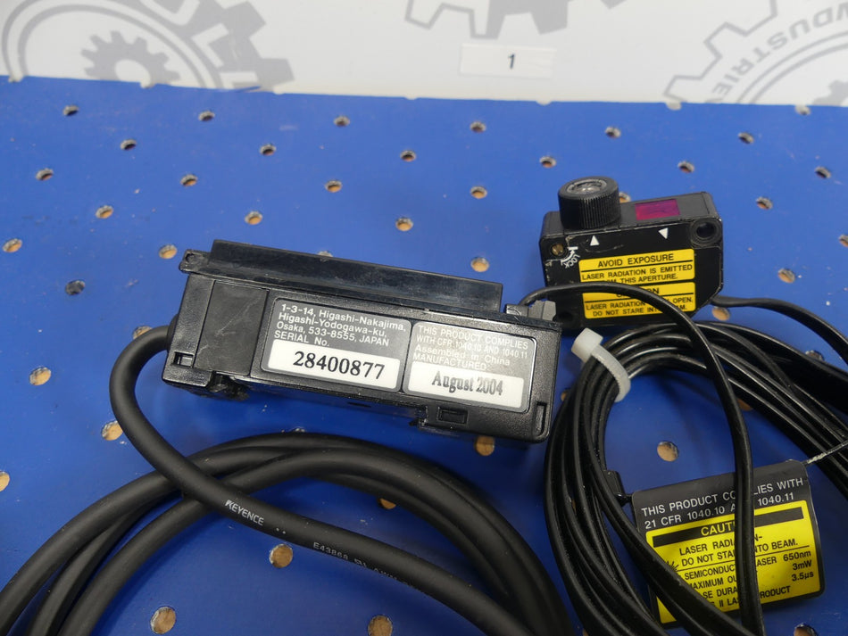 Keyence Messverstärker  Laser Sensor Haupteinheit + Messkopf  LV-21AP + LV-H32