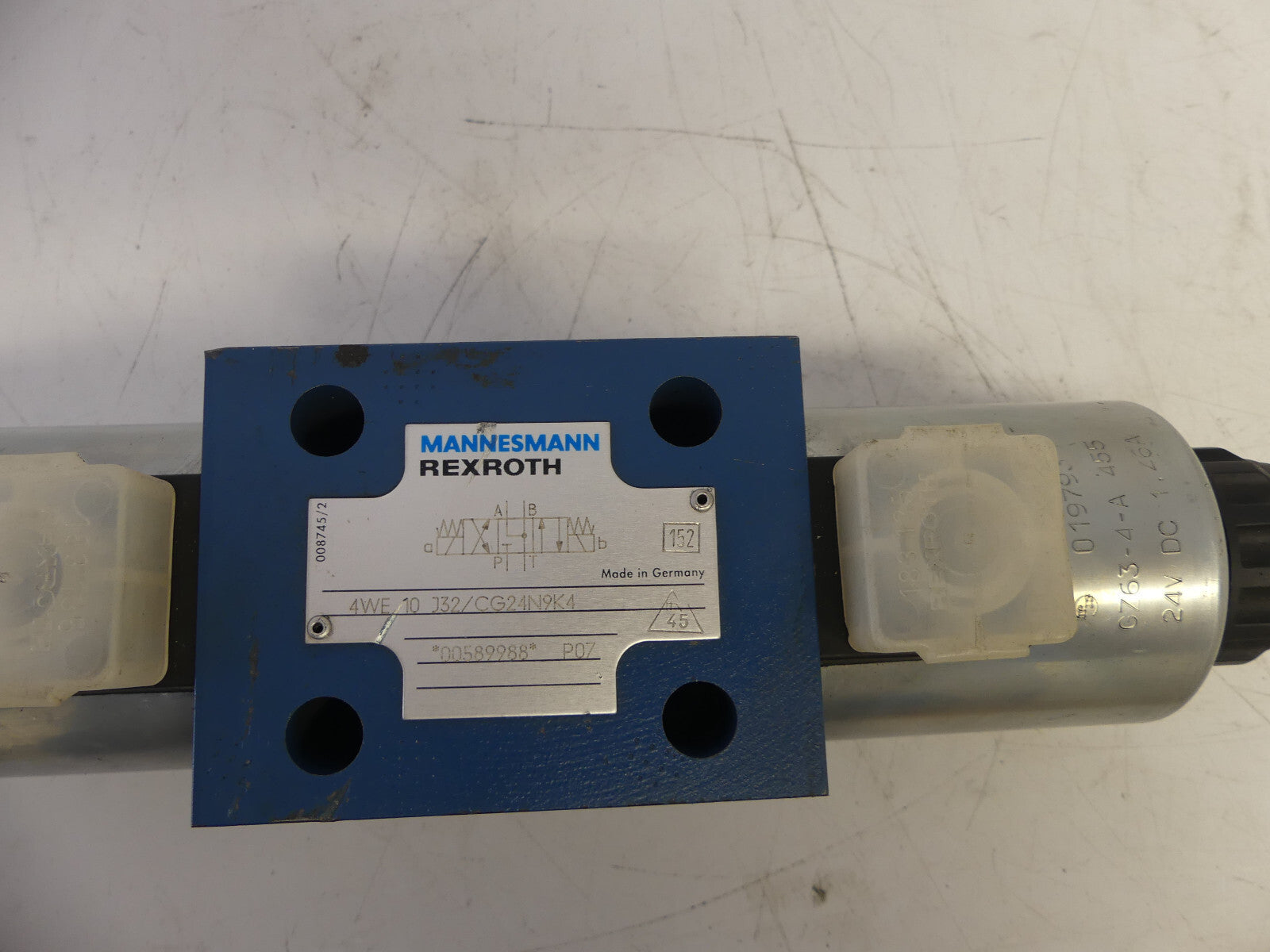 Rexroth Mannesmann 4WE 10 J32/CG24N9K4