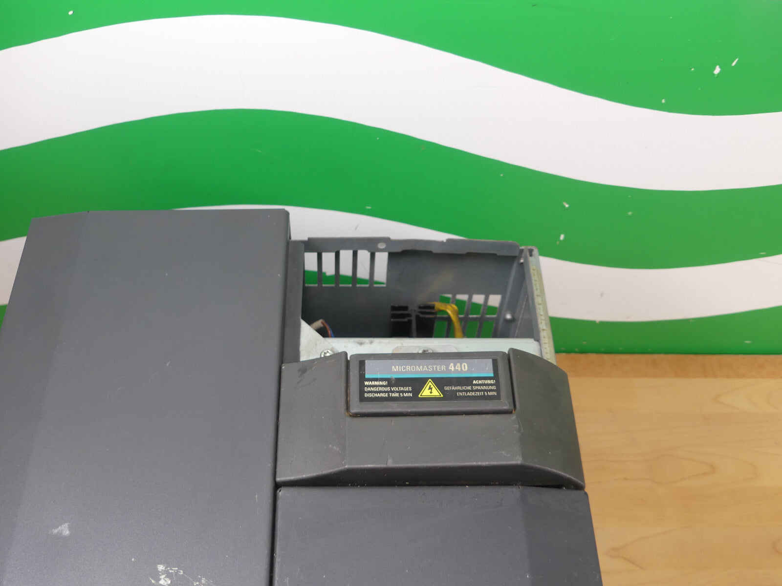 SIEMENS 6SE6440-2AD31-5DA1 6SE64402AD315DA1 MICROMASTER Defekt s.Bilder