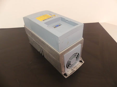 Vacon Frequenzumrichter NXS00035B2H2SSSA1B50000C3+CSBA1B50000C3 s.Bilder