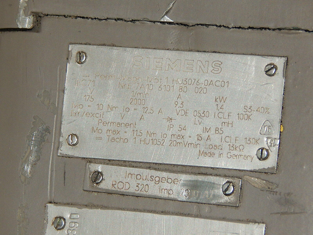 Siemens Permanent-Magnet-Servomotor  1HU3076-0AC01 Used