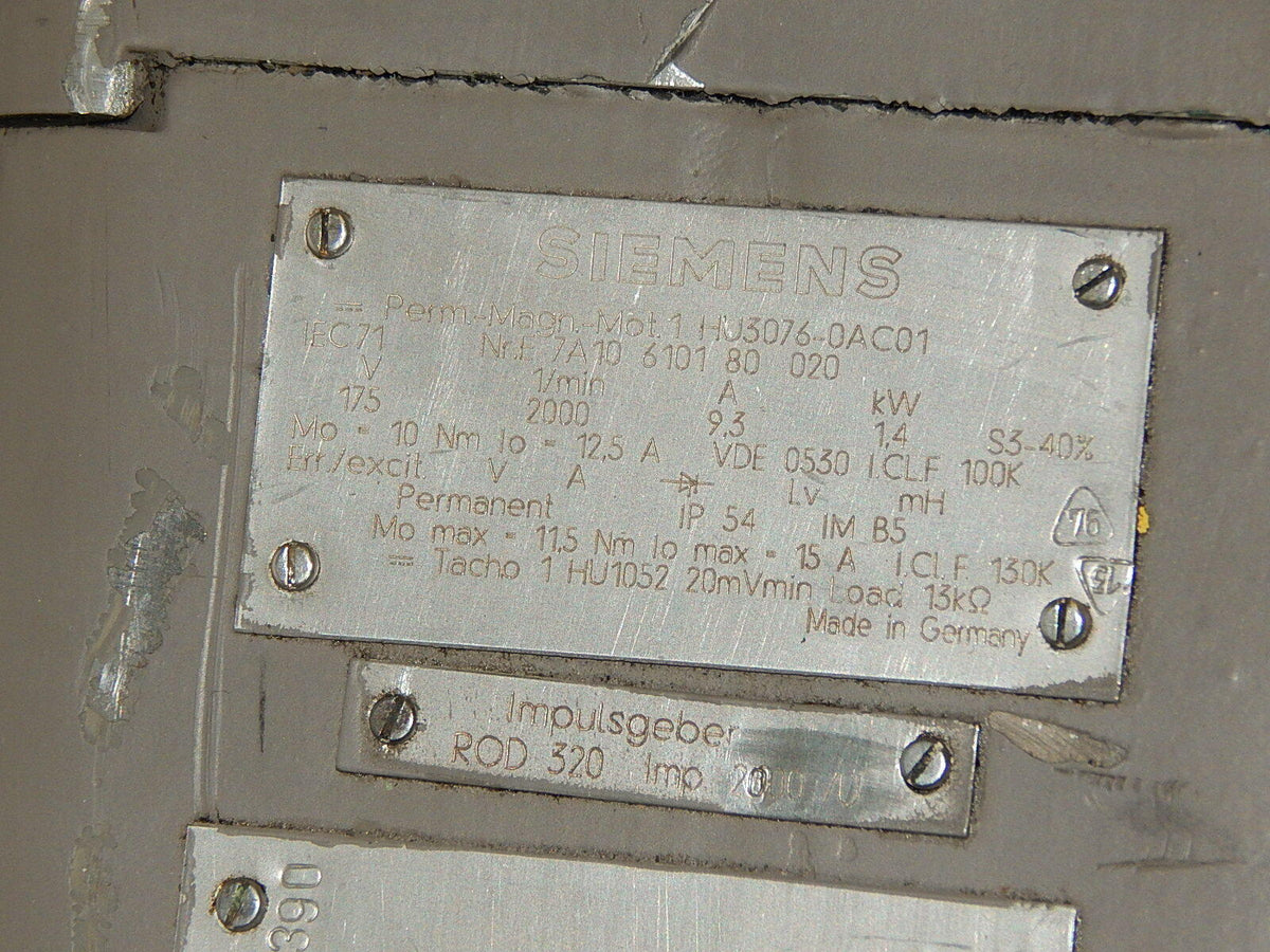 Siemens Permanent-Magnet-Servomotor  1HU3076-0AC01 Used