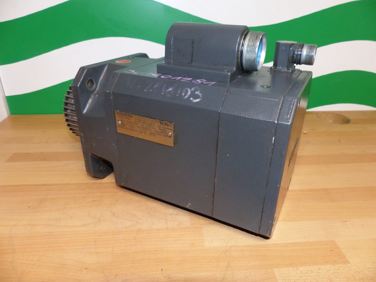 SIEMENS 1FT6082-1AF71-3AG1 SERVOMOTOR used