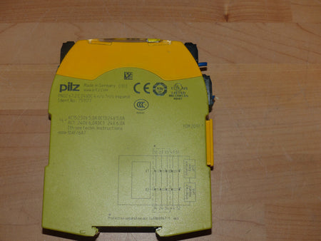 Pilz PNOZ s7.2 C 24VDC 4 n/o 1 n/c Expand Sicherheitsrelais 751177