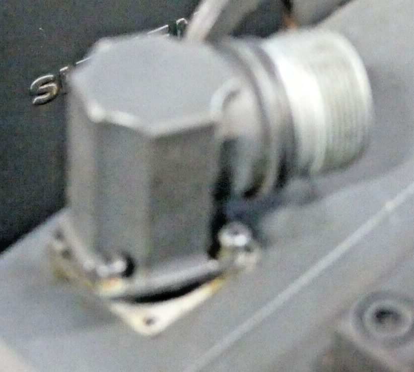 SiEMENS   1FT6105-1AC71-1EG1 (leicht beschädigt)