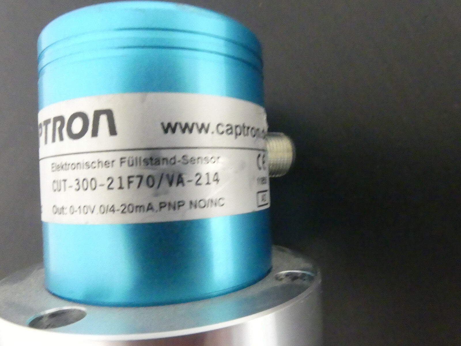 Captron CUT -300-21F70/VA-214