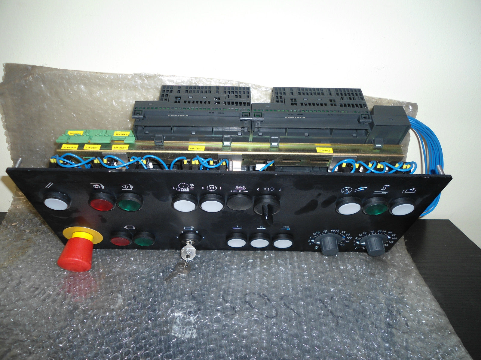 Siemens Bedienterminal  mit  ET 200L 6ES7 131-1BL01-0XB0/6ES7 132-1BH00-0XB0