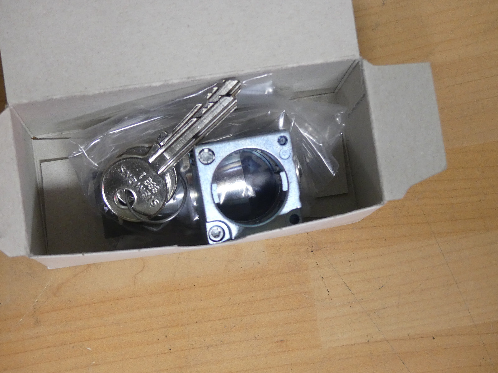 Siemens Schlüsselschalter 3SB3 500-4LD01-Z   SSG1   3SB3500-4LD01-Z