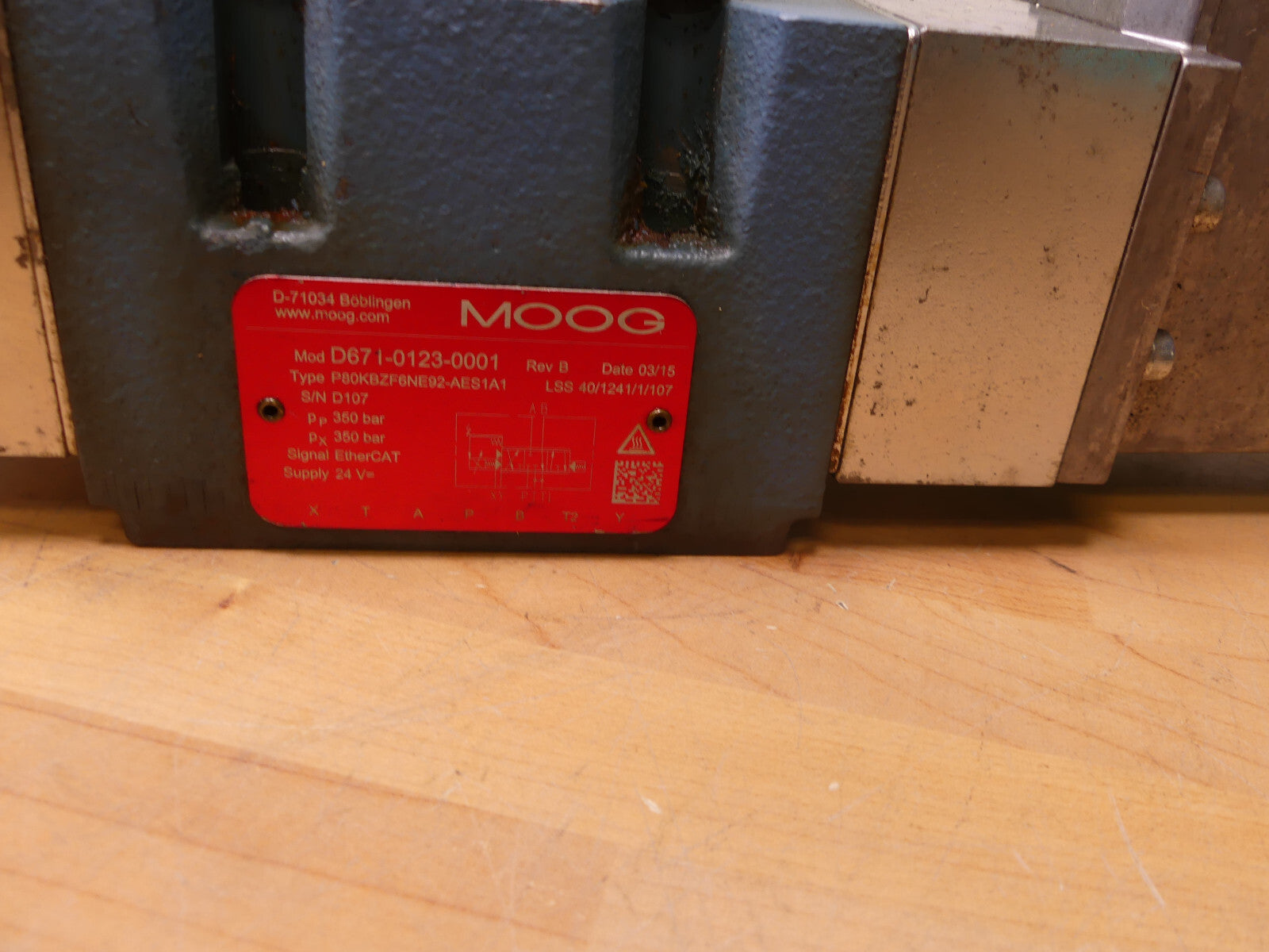 MOOG D671-0123-0001  Proportionalventil P80KBZF6NE92-AES1A1