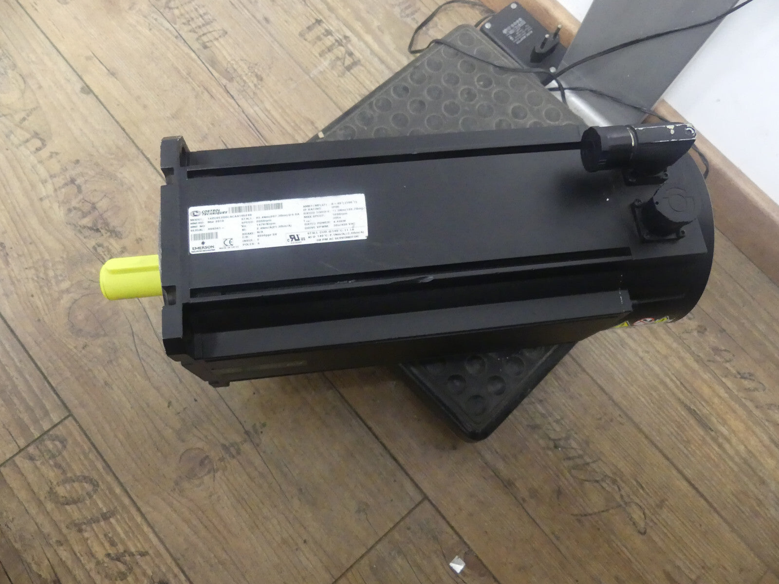 Control Techniques Brushless AC Servomotor 142U2E200CACAA165240 s.BIlder