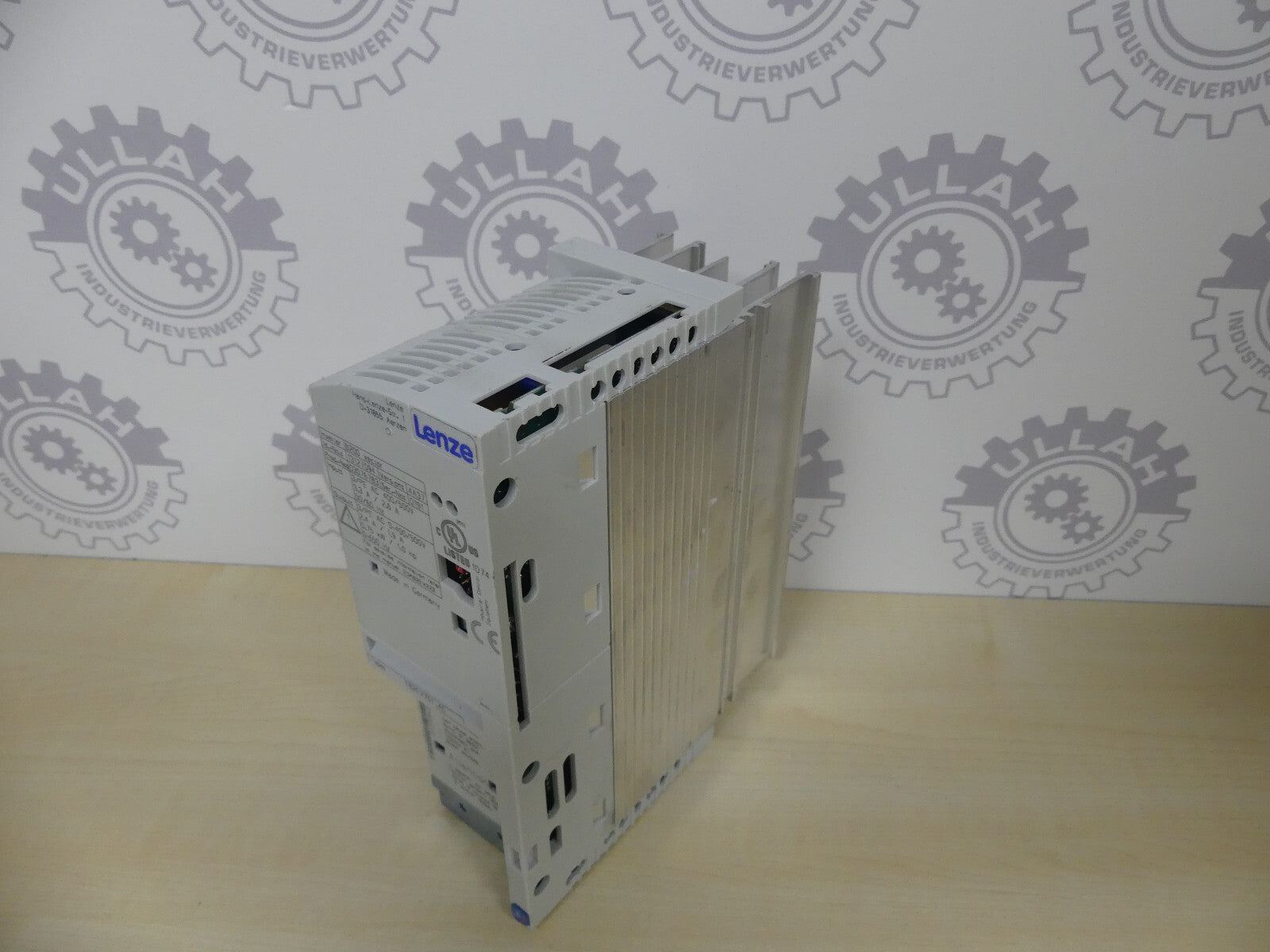 Lenze Frequenzumrichter 8200 vector 0.75 kW / 1.0 hp / E82EV751_4C / 13127094