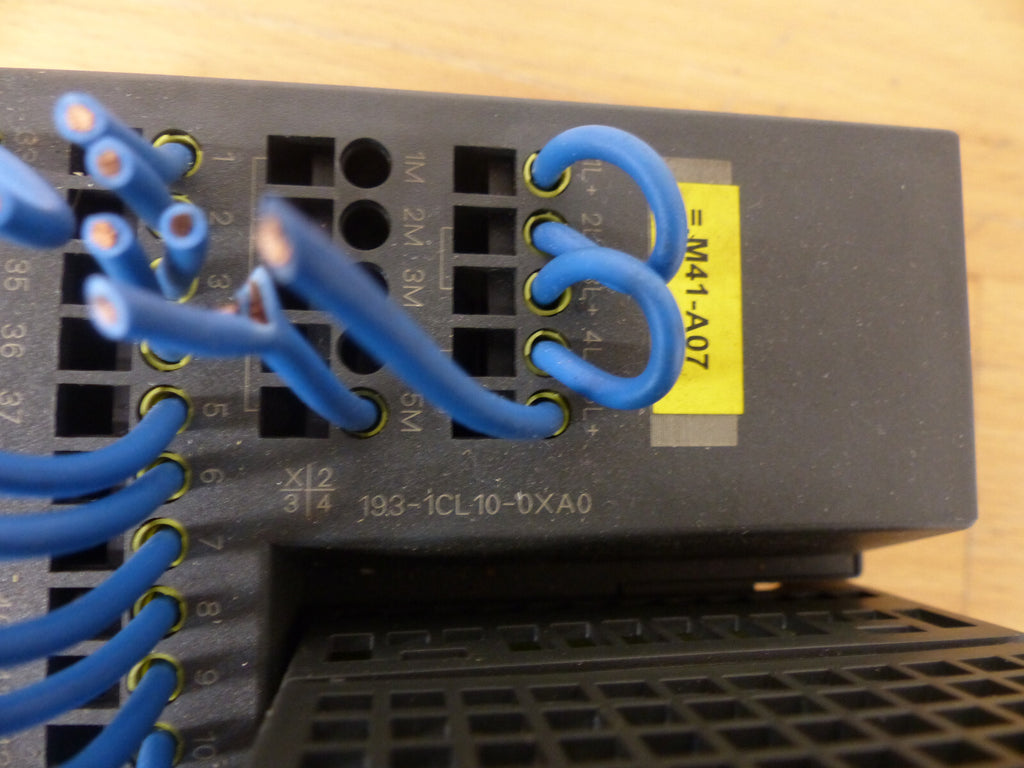 SIEMENS ET 200L  DI 32XDC24V 131-1BL01-0XB0 LEICHT BESCHÄDIGT, S.BILDER