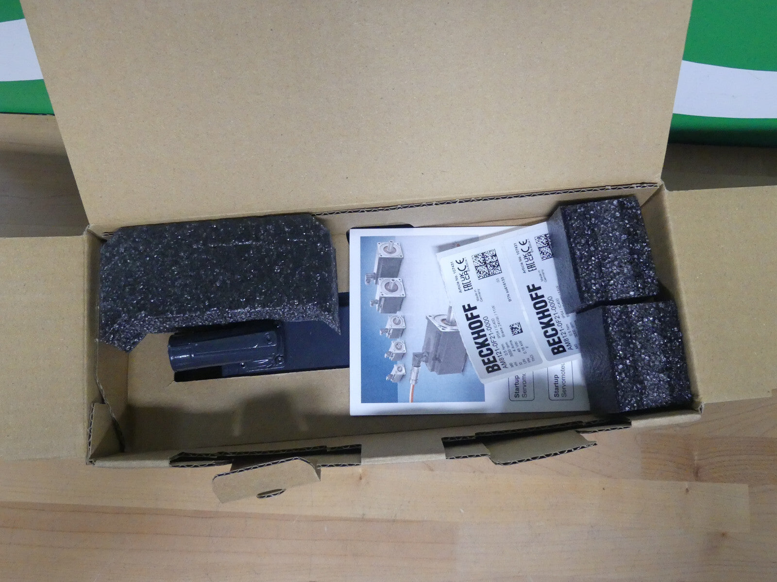 Beckhoff AM8121-0F21-0000 NEU