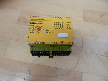 Pilz PNOZ XV3.1P 3/24-240VACDC  Identnummer : 777532100459   Neuwertig