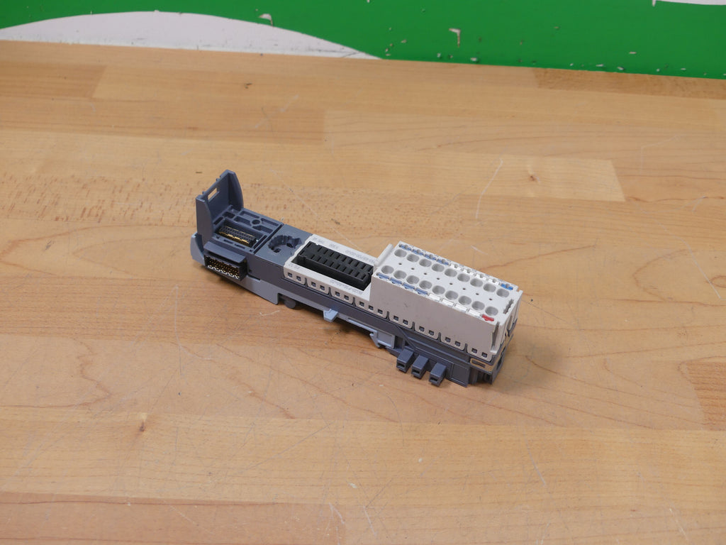 Siemens Simatic S7 6ES7 193-6BP00-0DU0  6ES7193-6BP00-0DU0