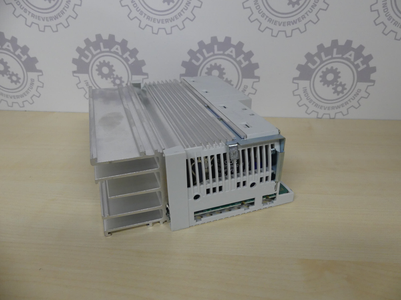 Lenze Frequenzumrichter 8200 vector 0.75 kW / 1.0 hp / E82EV751_4C / 13127094