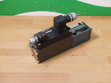 Bosch Regelventil 0 811 404 034 pmax 315 bar + 0 831 006003 2,7A