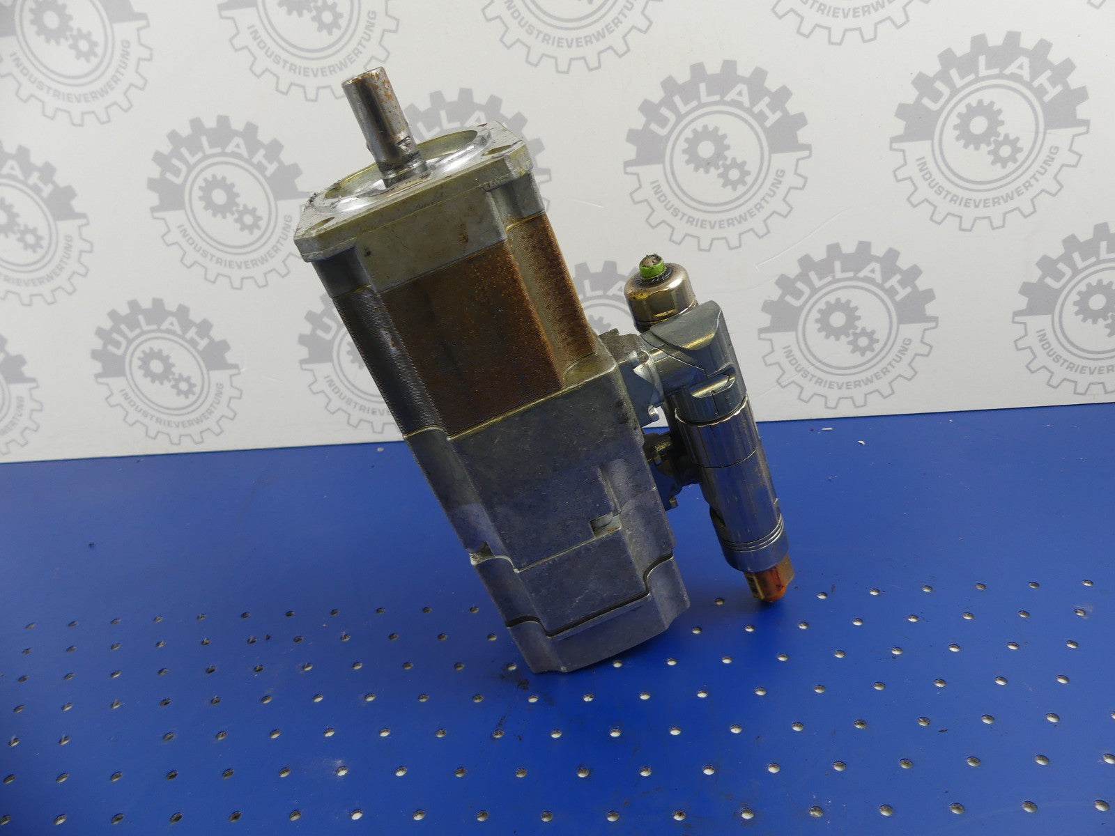 SIEMENS 1FK7032-5AK71-1HH0 BISSCHEN BESCHADIGT