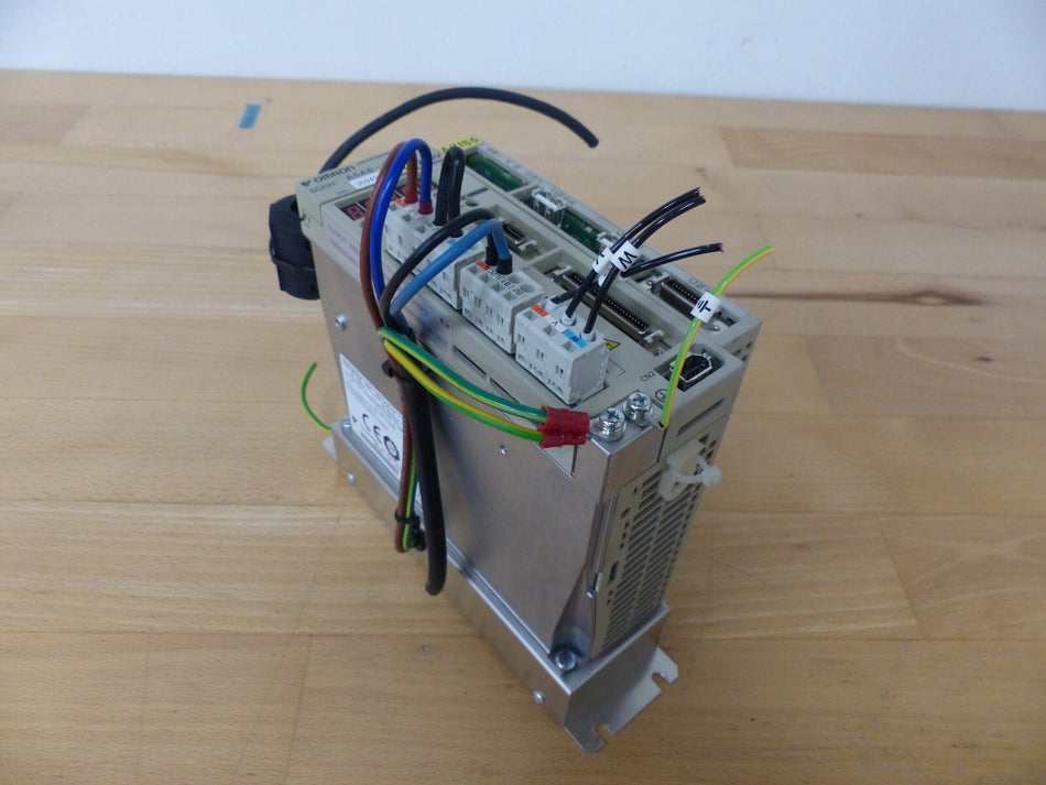 YASKAWA IP1X SGDH-A5AE-0Y + JUSP-NS115