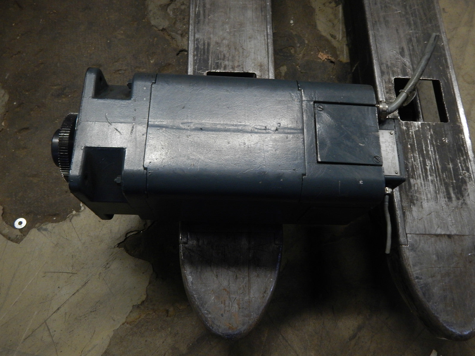 Siemens  Permanent-Magnet-Motor 1 HU3104-0AH01-Z 