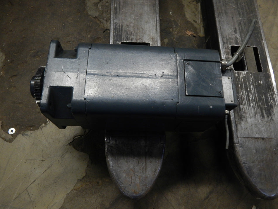 Siemens  Permanent-Magnet-Motor 1 HU3104-0AH01-Z 