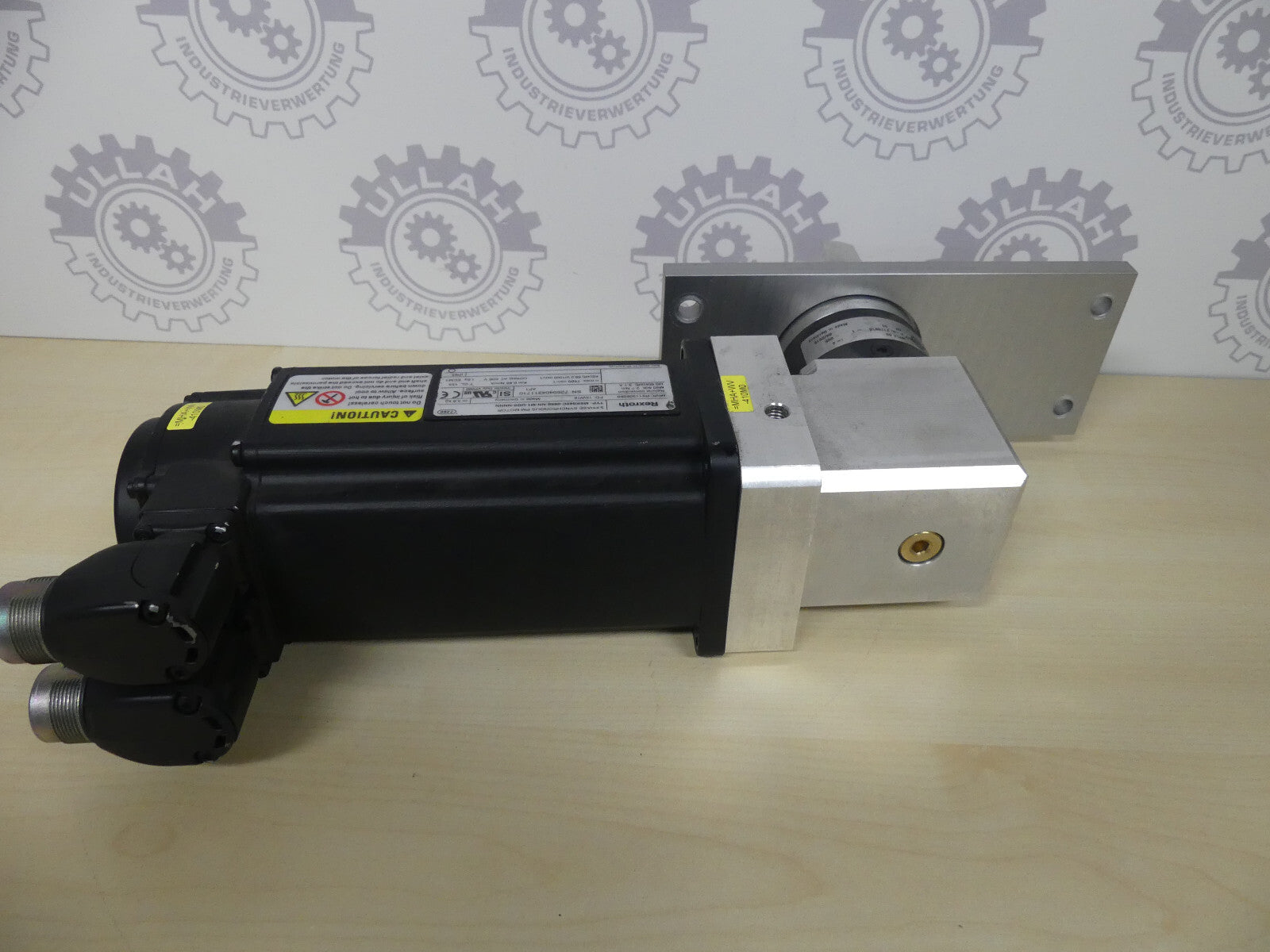 REXROTH MSK040C-0600-NN-M1-UGO-NNNN + NEUGART WPLE60 i=4